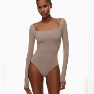 Aritzia Babaton Contour Squareneck Longsleeve Bodysuit